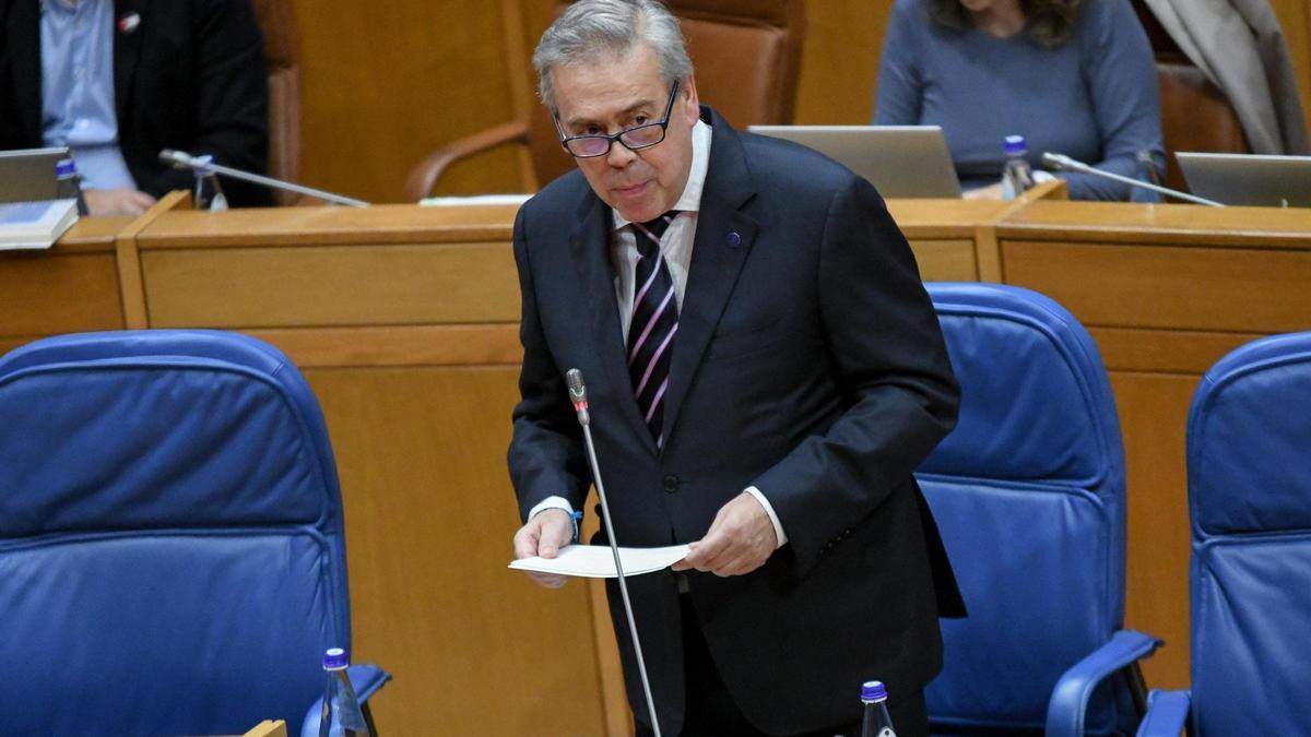 O consellerio de Sanidade, Antonio Gómez, este mércores durante a súa intervención no Parlamento de Galicia.