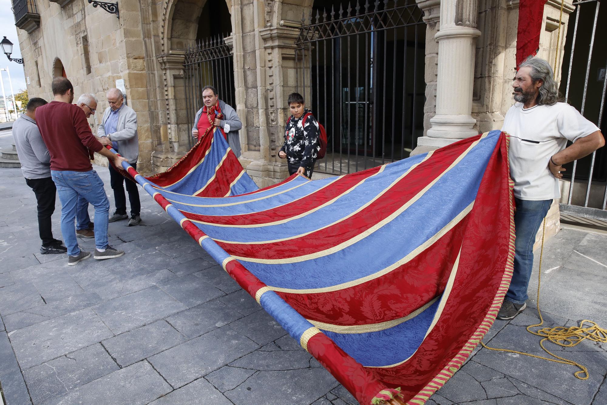 En imágenes: Gijón celebra el Día de León con bailes y el desfile de pendones