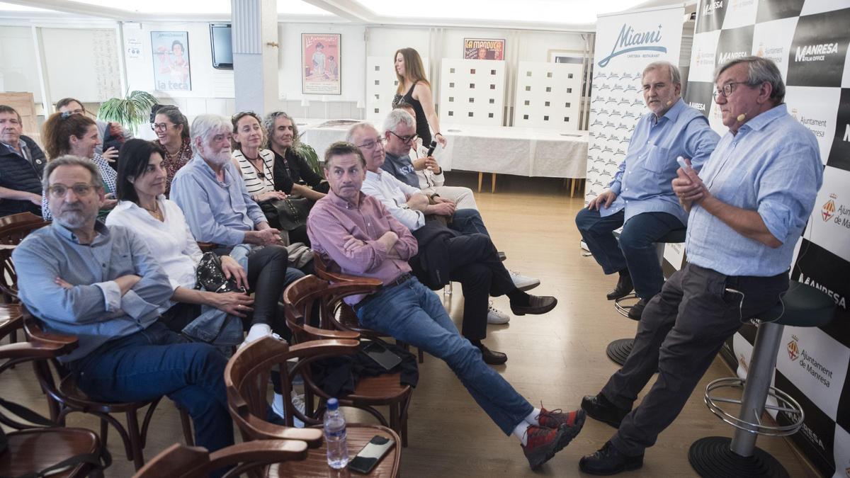 Joan Morros i Francesc Comas en una xerrada sobre el protagonisme de Manresa en el món del cinema, el 2023
