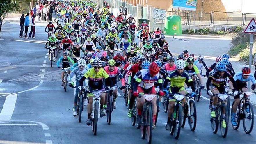 Casi 800 ciclistas en la VI Marxa de Xixona