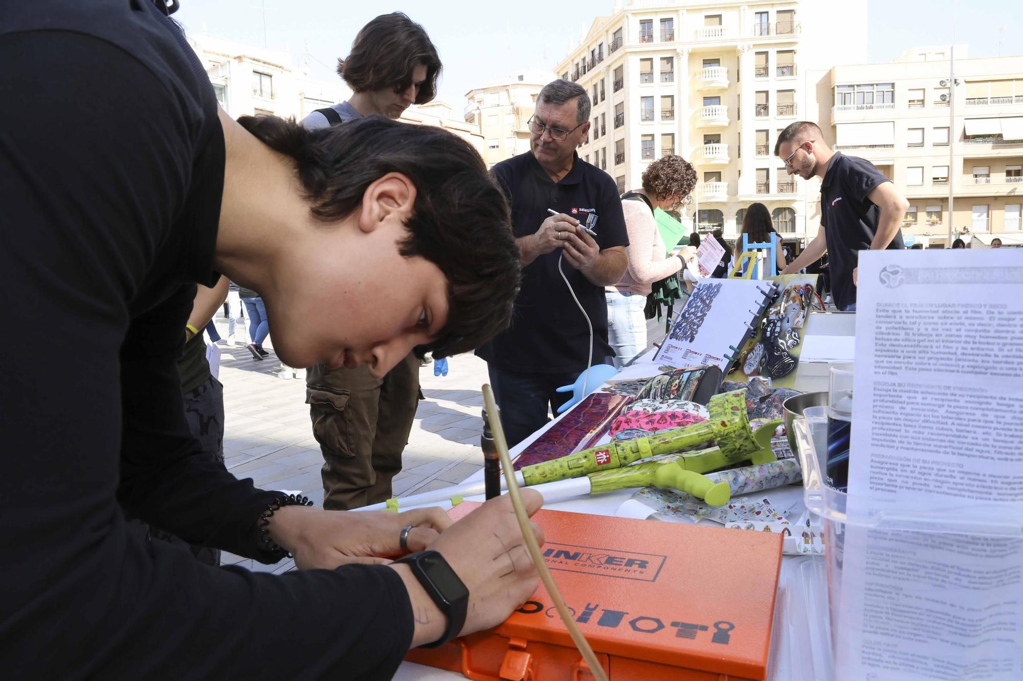 Elche muestra en una feria municipal con 36 centros educativos su apuesta por la FP