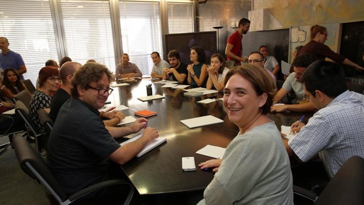 Ada Colau y Gerardo Pisarello, en la rueda de prensa de este martes.