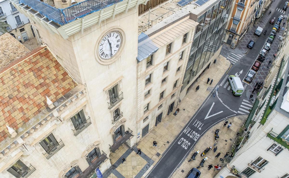 Fachada principal del Ayuntamiento de Alicante, en una imagen reciente