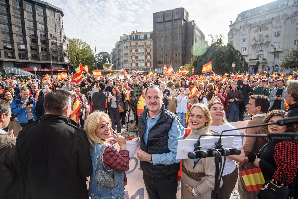 Manifestacions a ciutats de tota España després de l'acord del PSOE i Junts