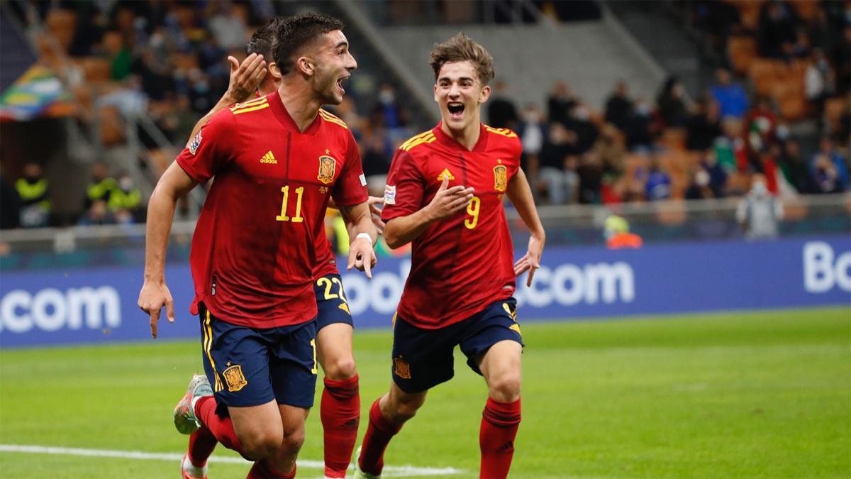 Gavi celebra un gol de Ferran Torres