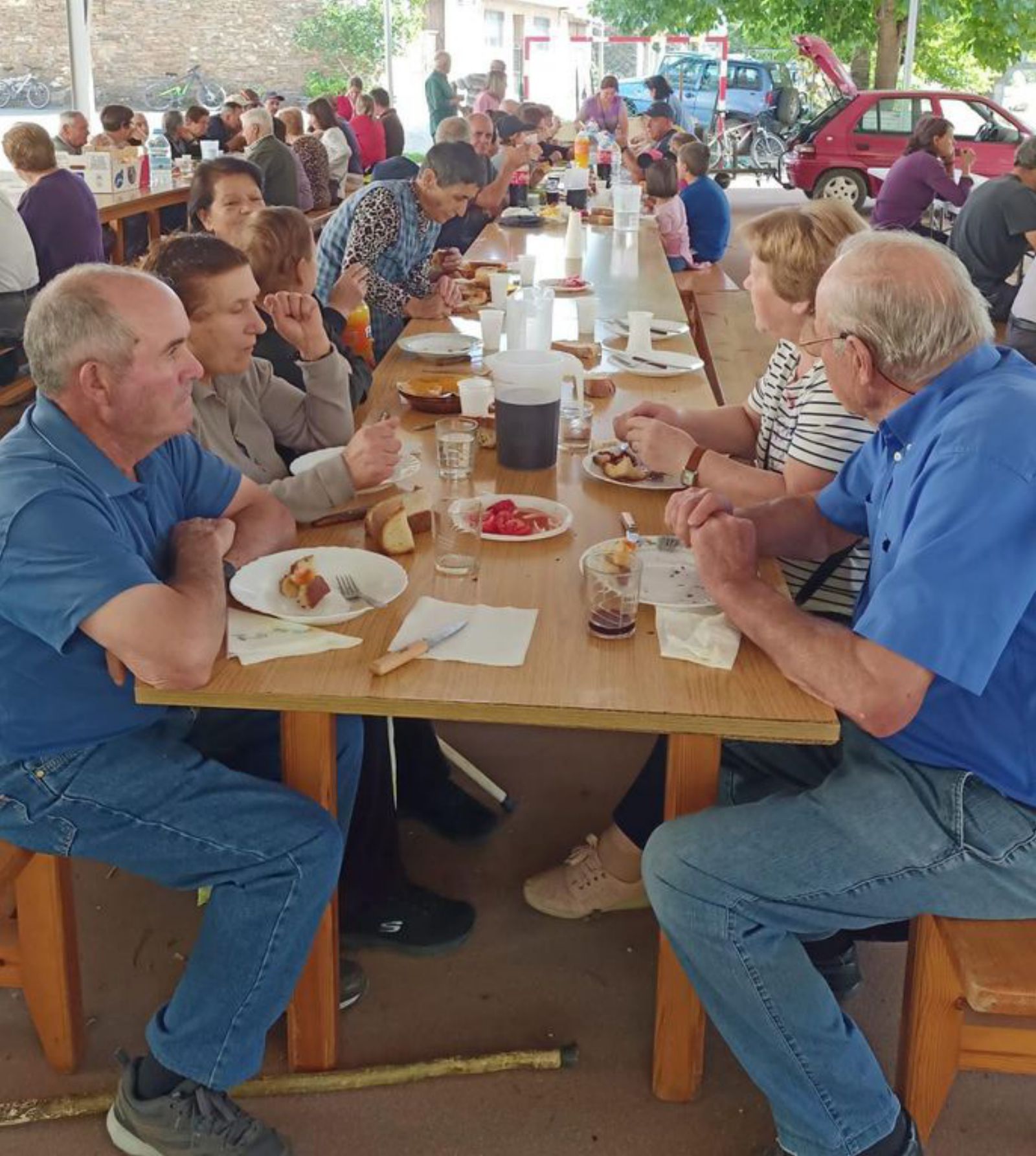 Comida de hermandad. | Ch. S. 