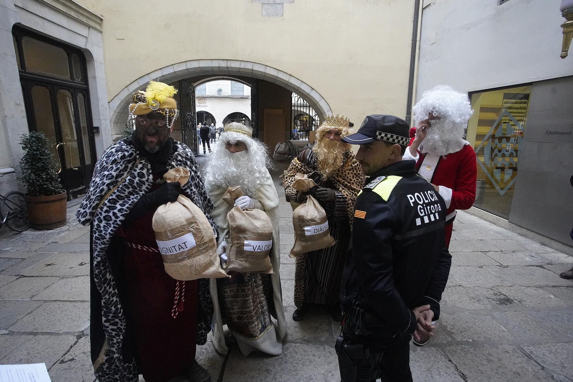 La Policia Municipal es torna a manifestar abans del ple de Girona