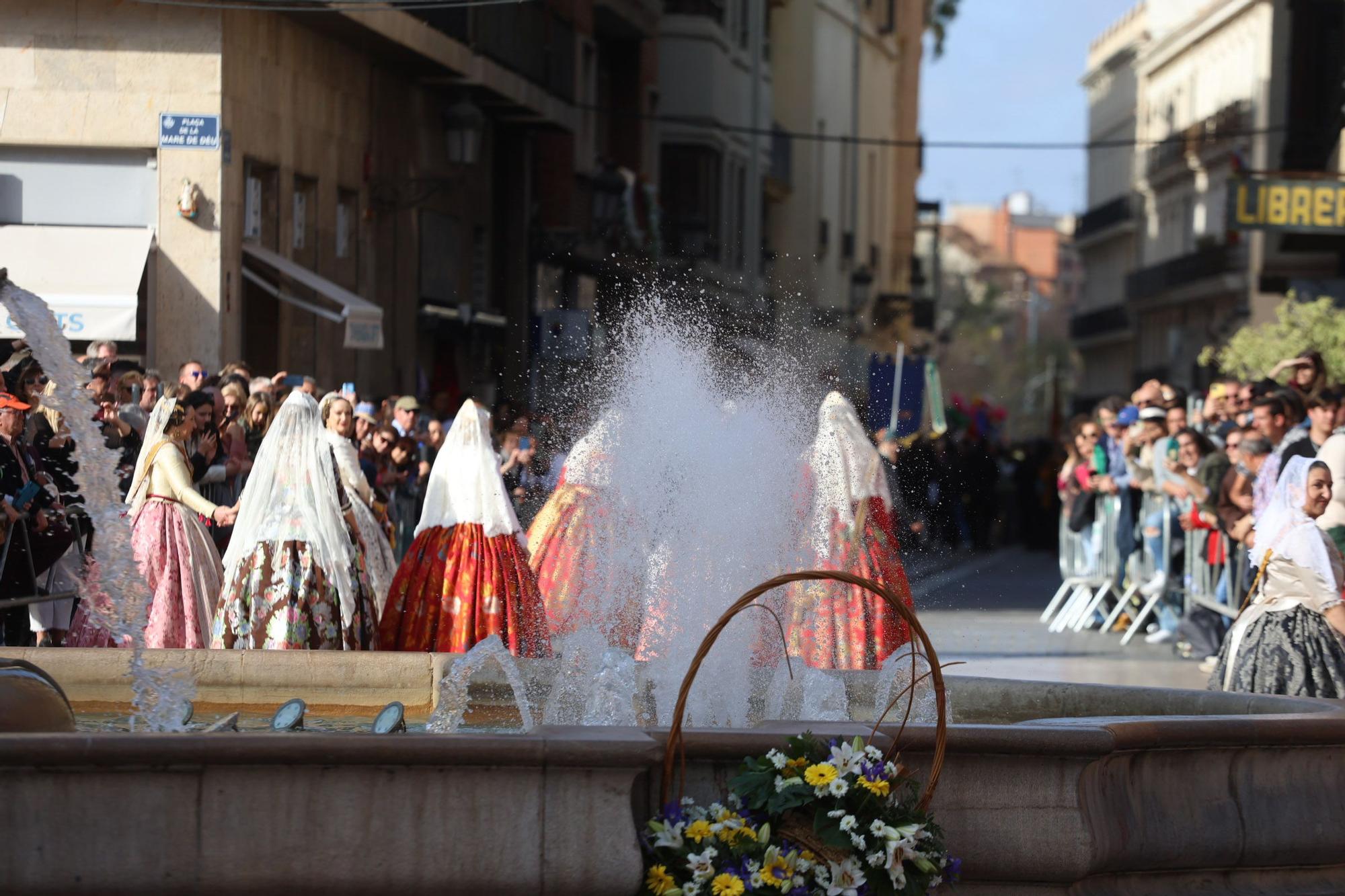 Búscate en el primer de la Ofrenda en la calle de la Paz hasta las 17 horas