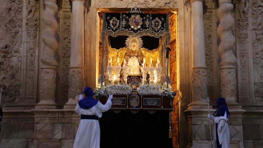 Nuestra Señora de la Soledad reina en el Viernes Santo de Alicante
