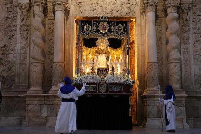 Nuestra Señora de la Soledad reina en el Viernes Santo de Alicante