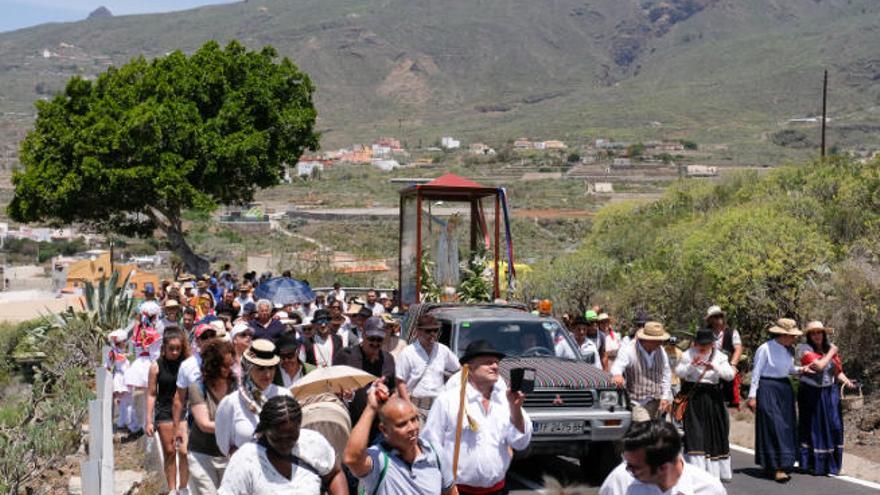 Por la ruta desde Valle San Lorenzo a La Centinela junto a la Virgen de Fátima.