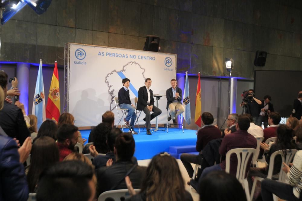 El presidente del Gobierno en funciones participó ayer en un acto de las Novas Xeracións del PP de Galicia junto a Feijóo y Ana Pastor.