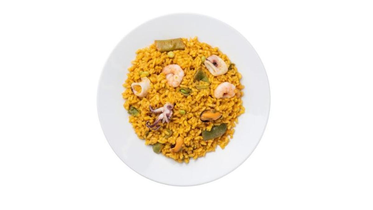 Este es el plato de arroz con mariscos