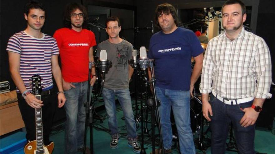 Supertennis graba su primer disco con el productor Carlos Hernández