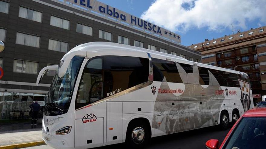 Un jugador del Albacete cae por el hueco de la escalera de un hotel