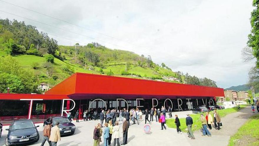 El nuevo polideportivo de Figaredo, inaugurado ayer el presidente del Principado de Asturias.