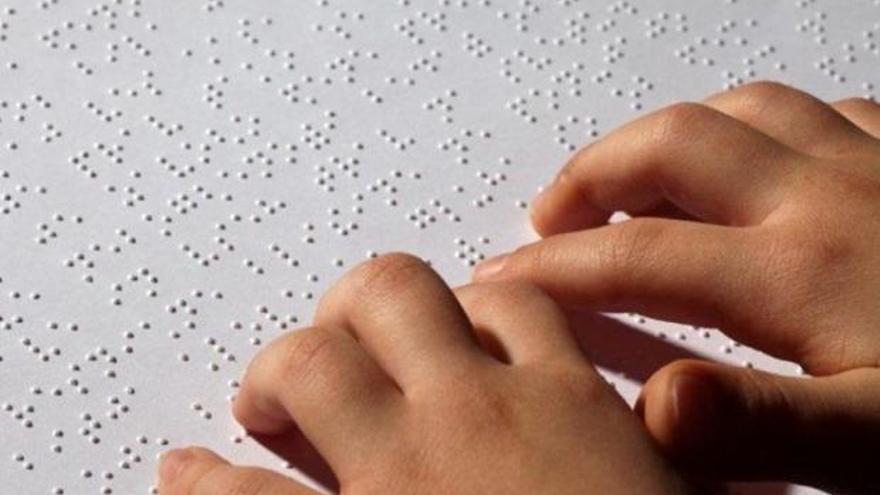 Braitico: el primer método inclusivo para que los alumnos con un compañero ciego aprendan braille