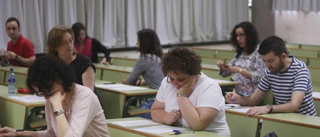 Un grupo de médicos, durante una oposición reciente.