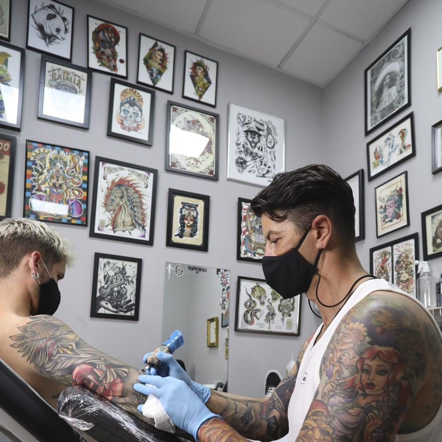 "Resiliencia": el mensaje que llega a los tatuajes tras la pandemia