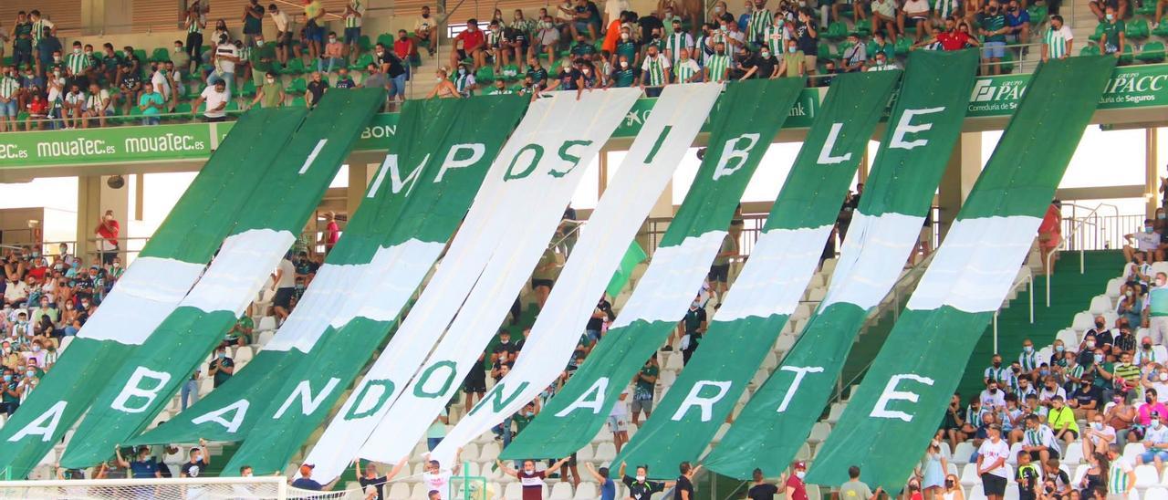 El respaldo del cordobesismo reflejado con un sentido tifo dirigido hacia el Córdoba CF.