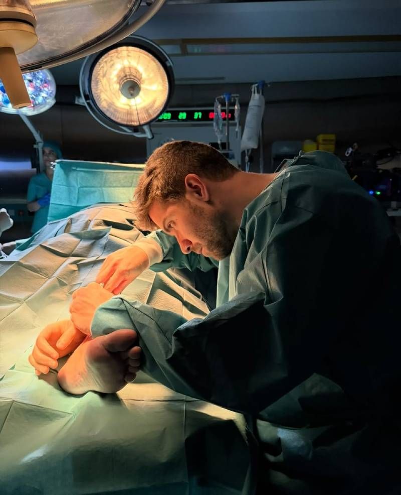 Pablo Alborán en la grabación de la serie 'Respira' donde es protagonista.