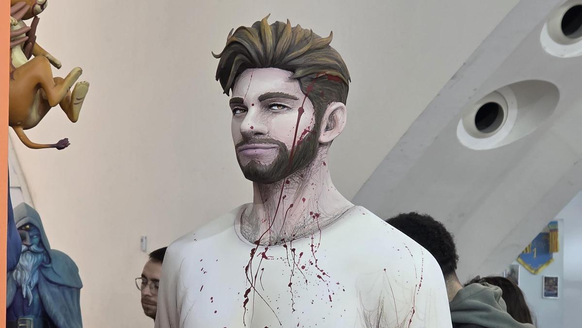 "Marco Aliade" mira  con expresión perversa tras haber cometido el crimen