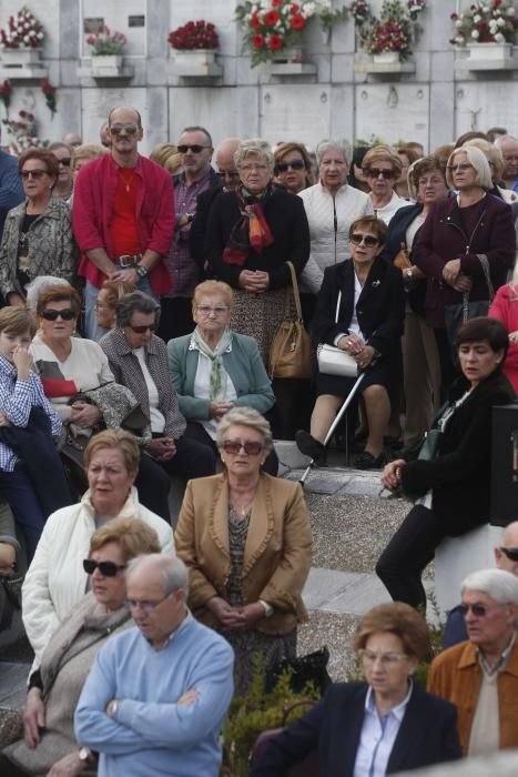 Día de los Difuntos en el cementerio de la Carriona, Avilés