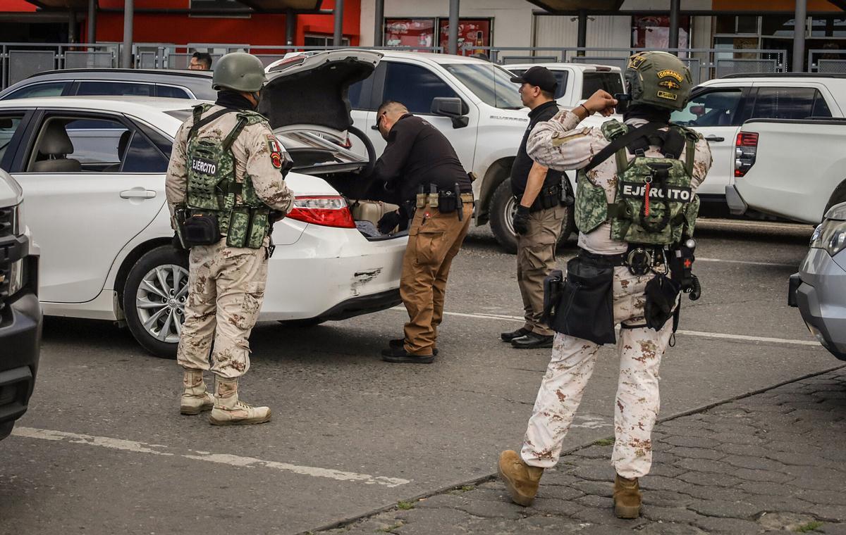 Elementos de la Guardia Nacional de México enviados por la presidenta Claudia Sheinbaum a la ciudad mexicana de Tijuana, fronteriza con Estados Unidos, para reforzar la detención del tráfico de drogas y la migración irregular, iniciaron operativos en el puerto internacional de San Ysidro.