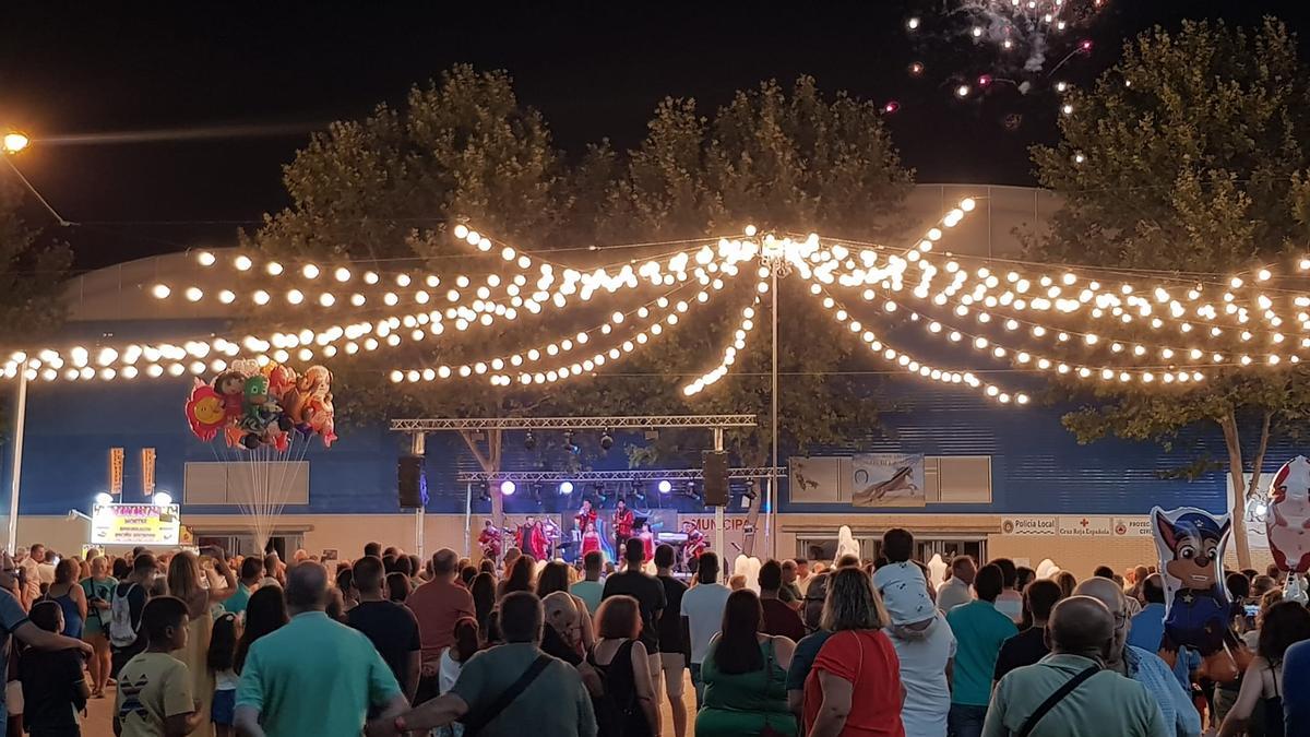 El ferial durante los fuegos artificiales