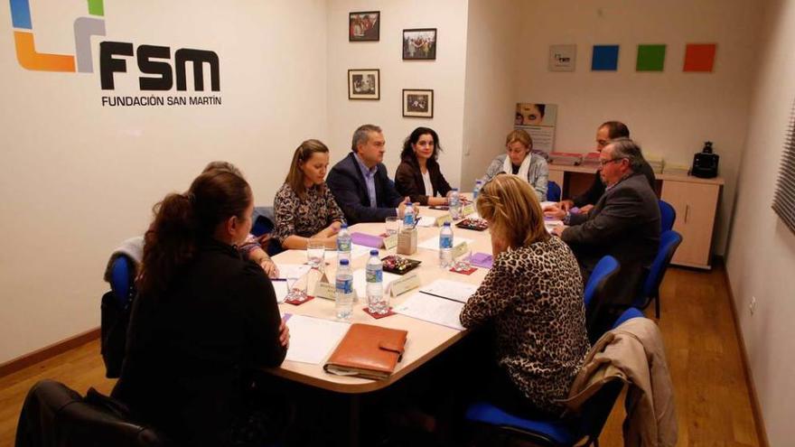 Miembros del patronato de la Fundación San Martín, durante una reunión.