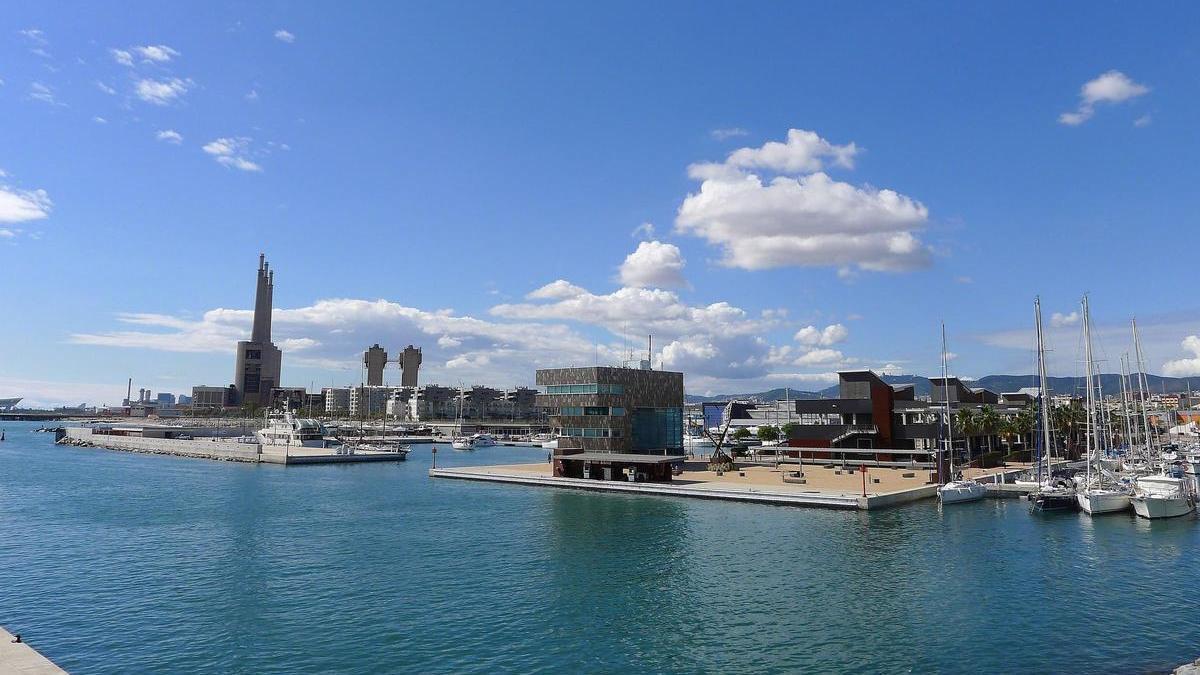 Panorámica del puerto de Badalona, en una imagen de archivo