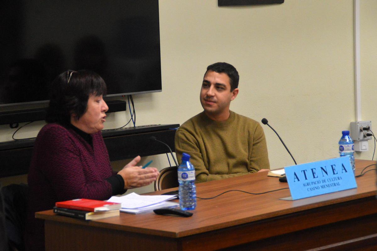 Sònia Pau i Mohamed El Amrani a l'acte d'Atenea