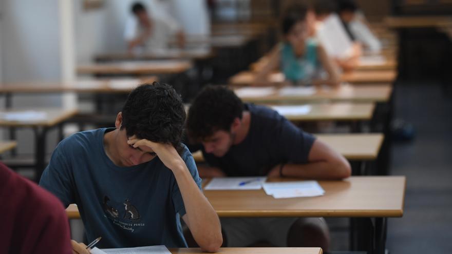 Dos de cada tres alumnos aprueban los exámenes extraordinarias de selectividad en Galicia