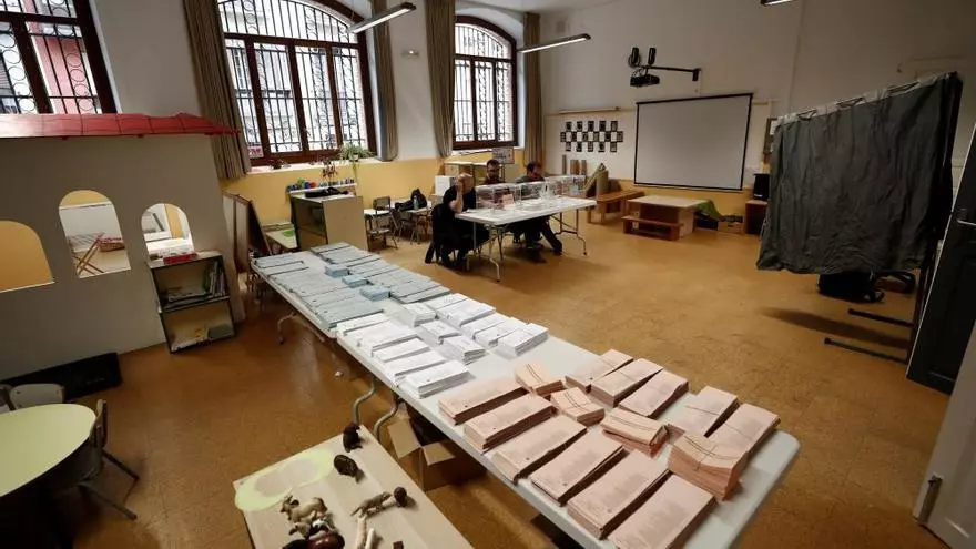 Elecciones europeas y autonómicas: Con normalidad y sin incidentes, así se han constituido las mesas electorales
