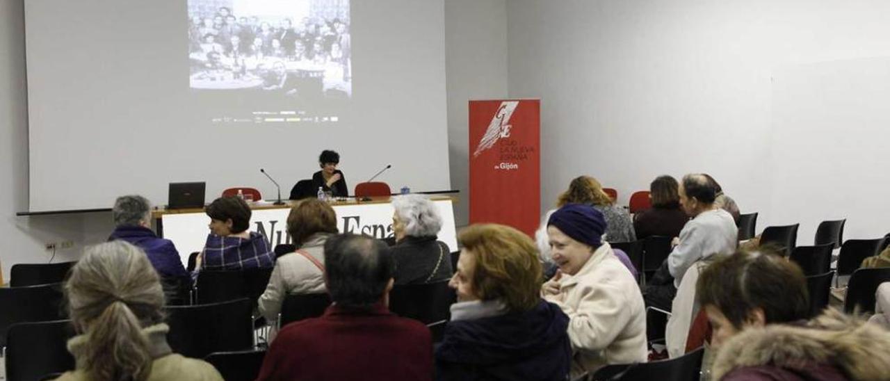 Público asistente a la proyección de ayer en el foro cultural del periódico.