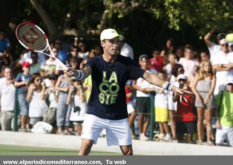 GALERÍA DE FOTOS- Bautista desata la locura peloteando con Ferrer en La Coma