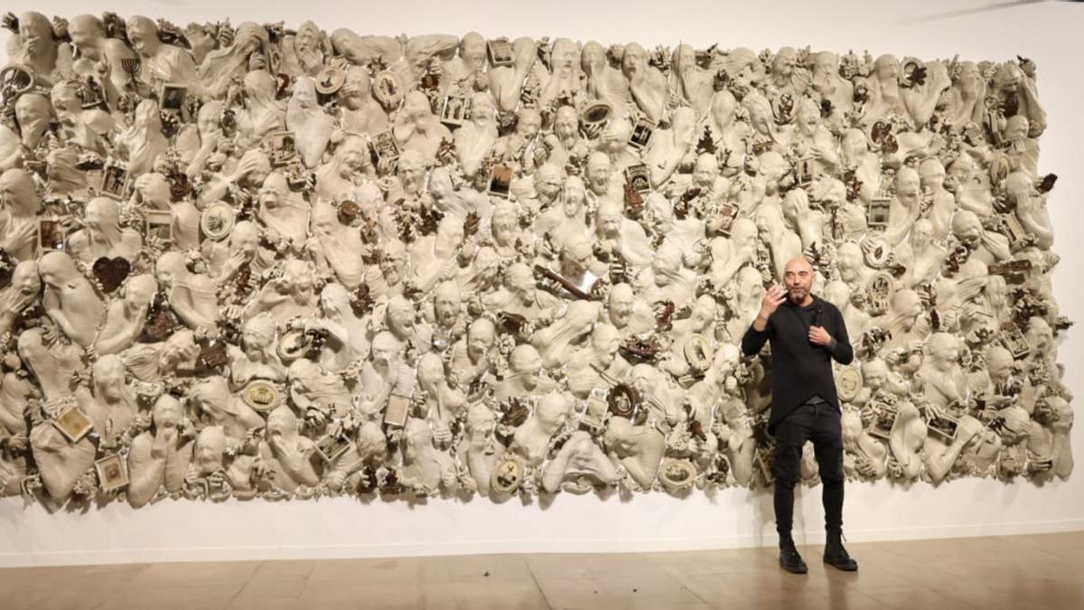 Mural de Lidó Rico en el Palacio del Almudí donde se alberga la ‘cápsula del tiempo’ que podrá abrise en 2125.