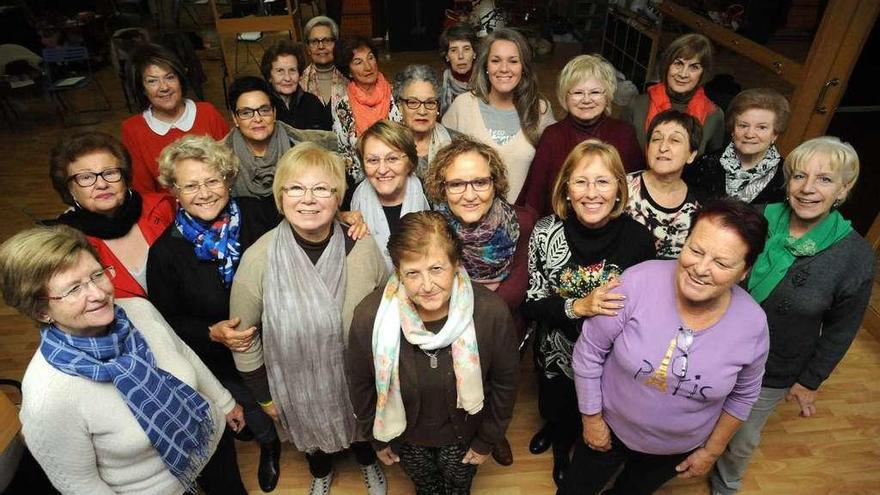 Las integrantes del coro femenino vilagarciano &quot;Voces Amigas&quot;. // Iñaki Abella