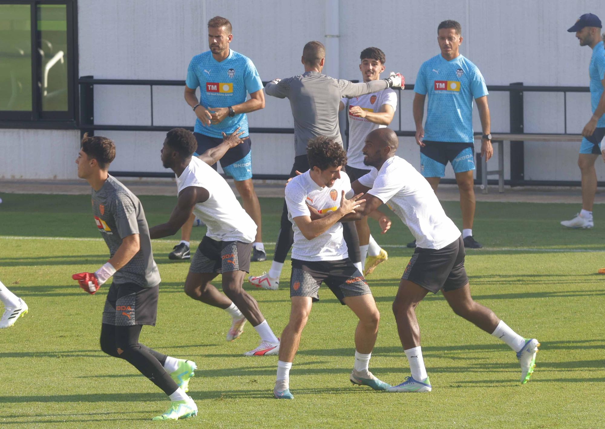 Primer entrenamiento del Valencia abierto a medios de comunicación