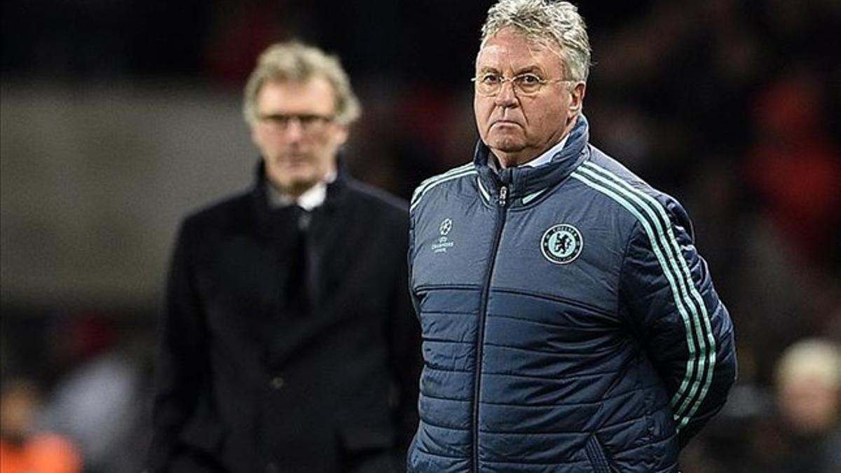 Guus Hiddink, junto a Blanc en el partido de este martes