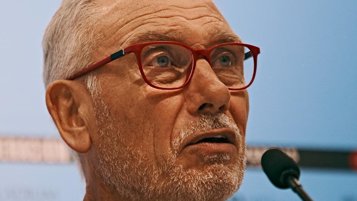 Miguel Álvarez, atendiendo a los medios en rueda de prensa