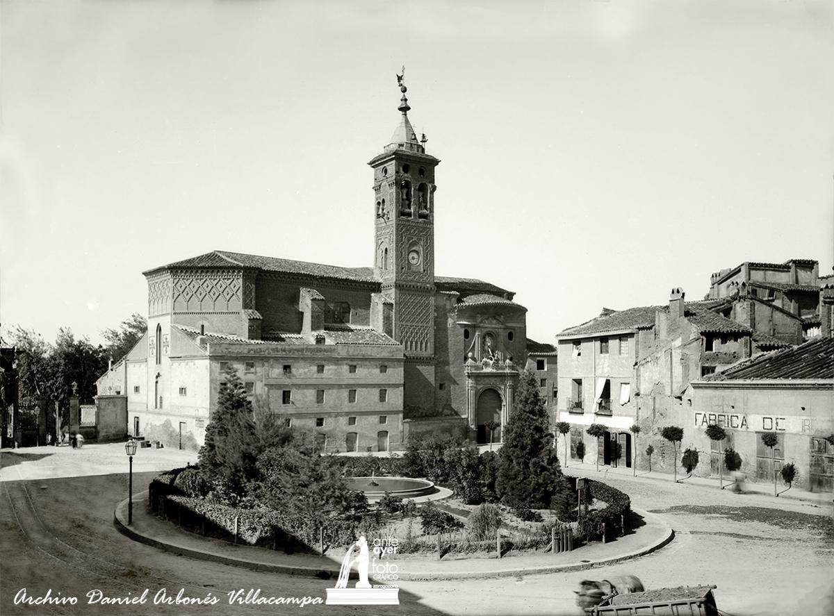 Aspecto de la plaza San Miguel hacia 1896.
