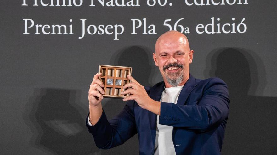 César Pérez Gellida, ganador del Premio Nadal, presenta su novela en Badajoz