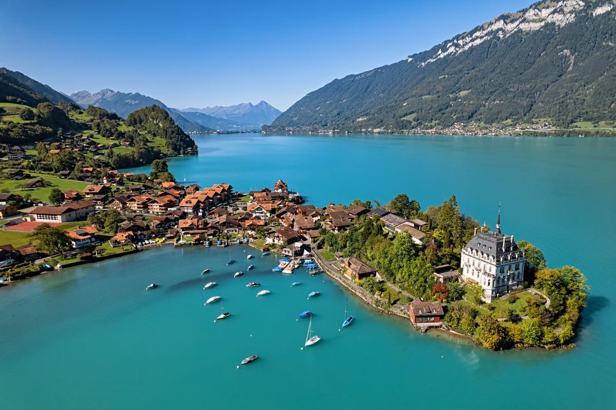 Una de las atracciones más impresionantes es sobrevolar el Interlaken