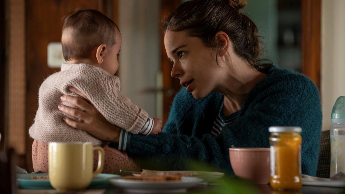 Laia Costa, en un fotograma de ’Cinco lobitos’ Laia Costa, en un fotograma de ’Cinco lobitos’