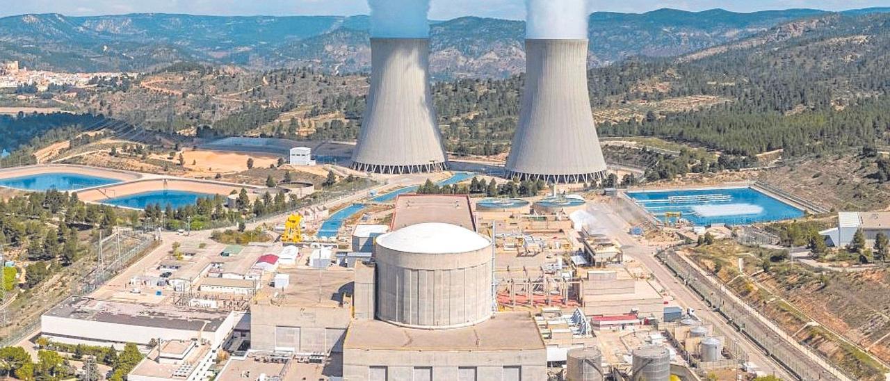 Imagen completa de la central nuclear de Cofrentes.