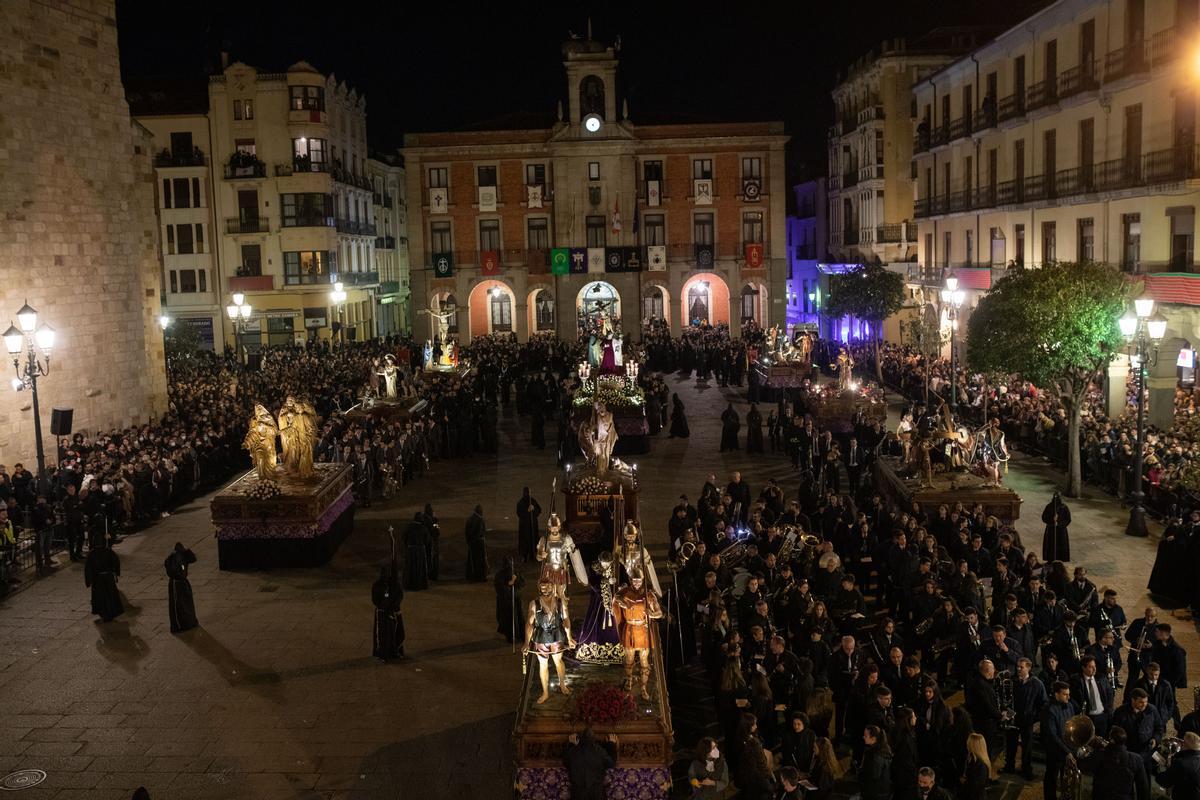 SALIDA DE LA PROCESION DE JESUS NAZARENO BAILE DEL CINCO DE COPAS Y TODOS LOS PASOS