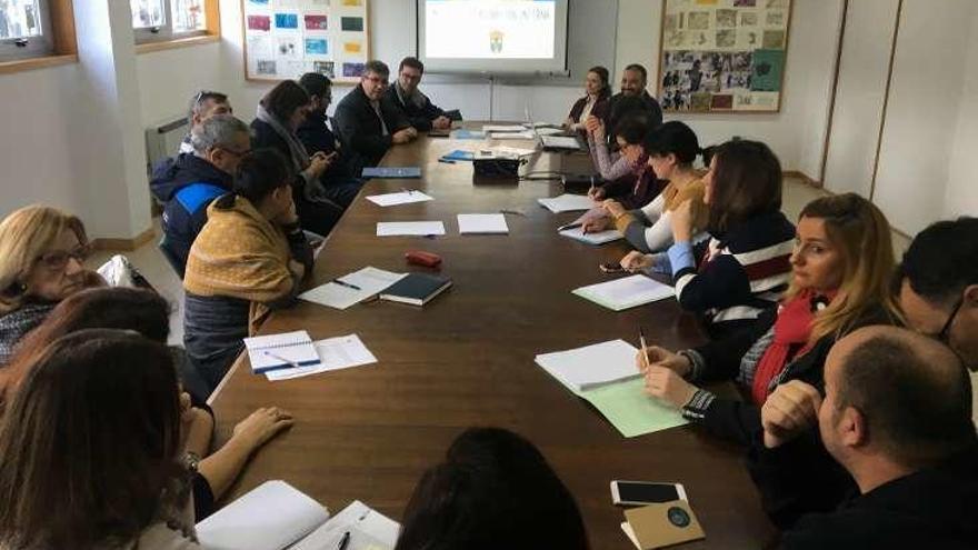 Reunión de los técnicos con el gobierno de Redondela, ayer. // FdV