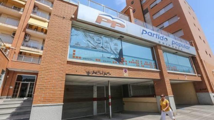Imagen de la que ha sido la última sede del PP de Orihuela, en la avenida Príncipe de Asturias.