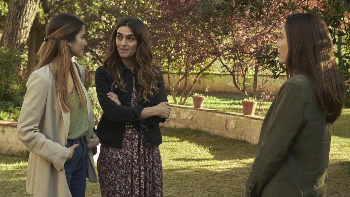 Natalia Sánchez, Olivia Molina y Celia Freijeiro, en 'Regreso a Las Sabinas'.